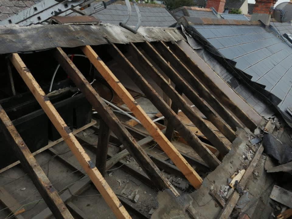 Who provides roof repair services in Clontarf?